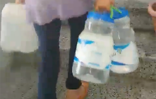 Thumbnail preview image for the video titled: Struggle to get water in Jabalia Camp, North of Gaza