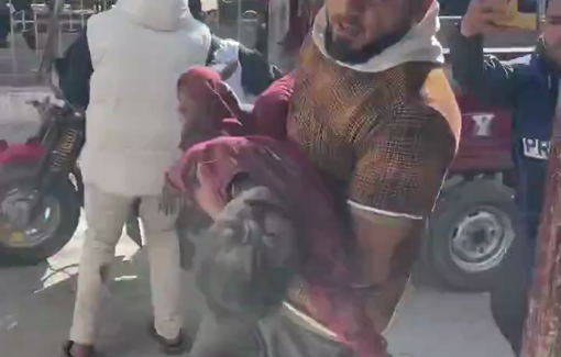 Thumbnail preview image for the video titled: Wounded little girl rushed to hospital following an Israeli bombing in Shujaiya