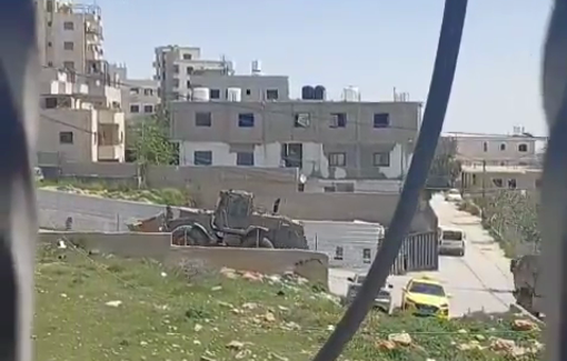 Thumbnail preview image for the video titled: Israeli forces storming the Dheisheh RC carrying out raids and arrests