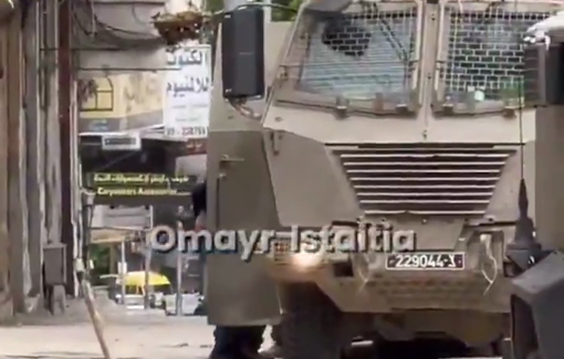 Thumbnail preview image for the video titled: The moment Israeli forces arrested Palestinian man Khalil al-Hanbali after storming Nablus.