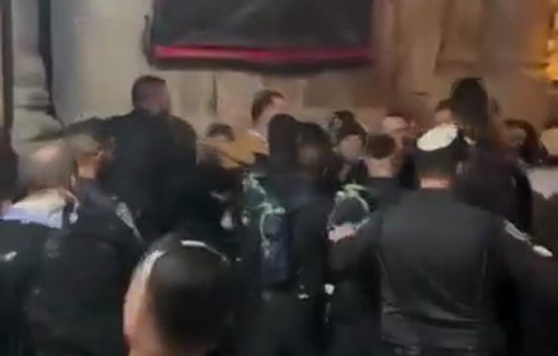 Thumbnail preview image for the video titled: Israeli police attacks Christians as they head to Church of the Holy Sepulchre