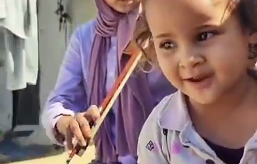 Thumbnail preview image for the video titled: A warplane flies over Gaza's sky as little Haya sings Bella Ciao.