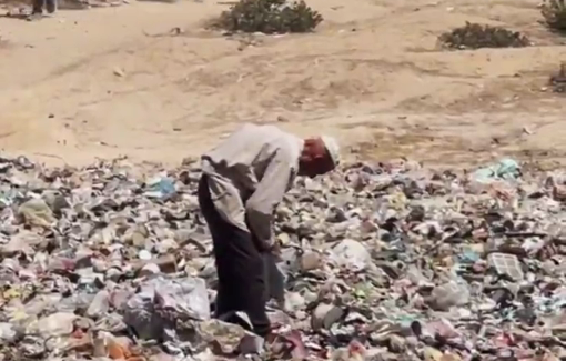 Thumbnail preview image for the video titled: Elderly searches for scraps of food in the garbage