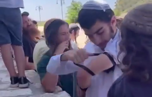 Thumbnail preview image for the video titled: Jews desecrate pray and desecrate Al-Aqsa Mosque