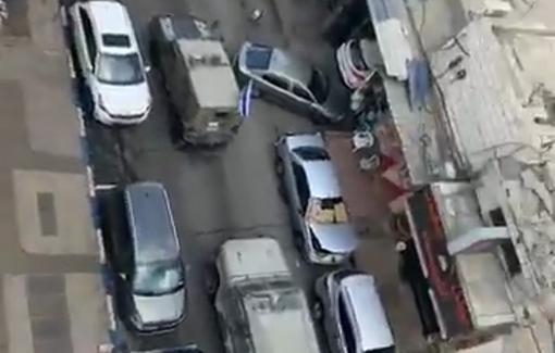 Thumbnail preview image for the video titled: Israeli army carries out a large-scale and sudden raid on Ramallah