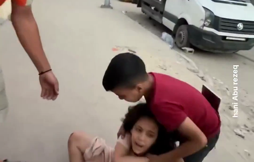 Thumbnail preview image for the video titled: Panic as families hurriedly evacuate residential buildings following Israeli bombing threat