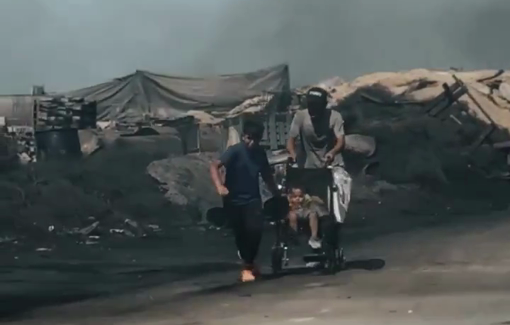 Thumbnail preview image for the video titled: Father and children on displacement trail