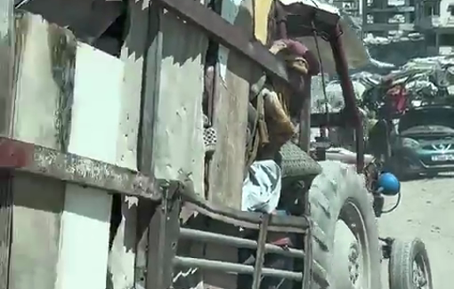 Thumbnail preview image for the video titled: Displaced families return to Gaza City after not finding space or shelter in the south