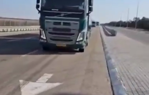 Thumbnail preview image for the video titled: Israelis continue blocking aid trucks due for Gaza under ceasefire deal