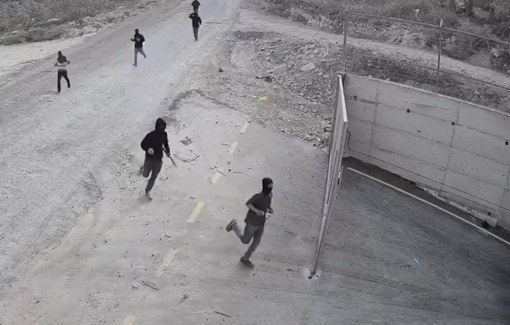 Thumbnail preview image for the video titled: The moment of the settler pogrom on the al-Juneidi factory, where hundreds of Palestinians work