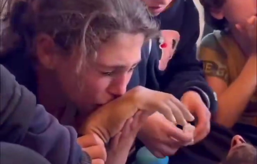 Thumbnail preview image for the video titled: Children bid farewell to their father, killed by an Israeli drone in the Sheikh Nassein area