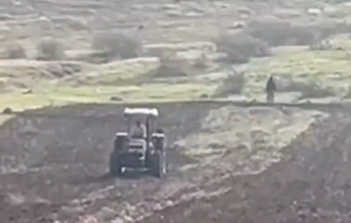 Thumbnail preview image for the video titled: Settlers Gilad Amosi are preventing plowing in Khirbet al-Farsiya in the northern Jordan Valley
