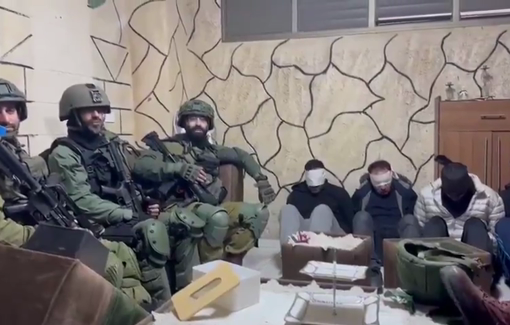 Thumbnail preview image for the video titled: Israeli soldiers invaded a Palestinian house in Tulkarm and detained the residents