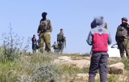 Thumbnail preview image for the video titled: Israeli forces expel residents from their lands in the Al-Hamra area near the village of Al-Tuwani