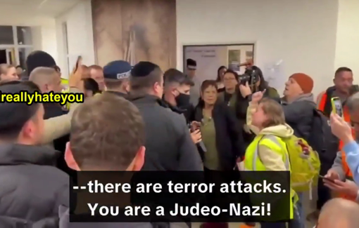 Thumbnail preview image for the video titled: In Arad, after an Iranian missile strike, Itamar Ben Gvir is met with opposition from a local citizen