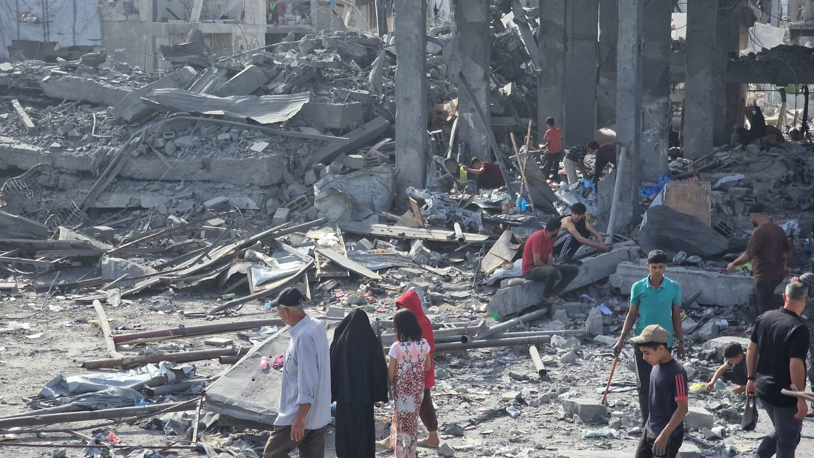 Thumbnail preview image for the video titled: Residential block destroyed by Israeli bombing of Al-Faluja area