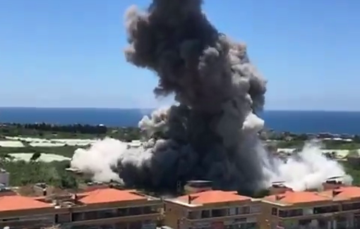 Thumbnail preview image for the video titled: Israeli airstrike on Sarafand, Saida, despite the ceasefire