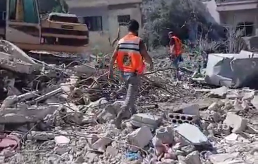 Thumbnail preview image for the video titled: Four lebanese killed in an Israeli airstrike on a residential building in the town of Barich in the Tyre district