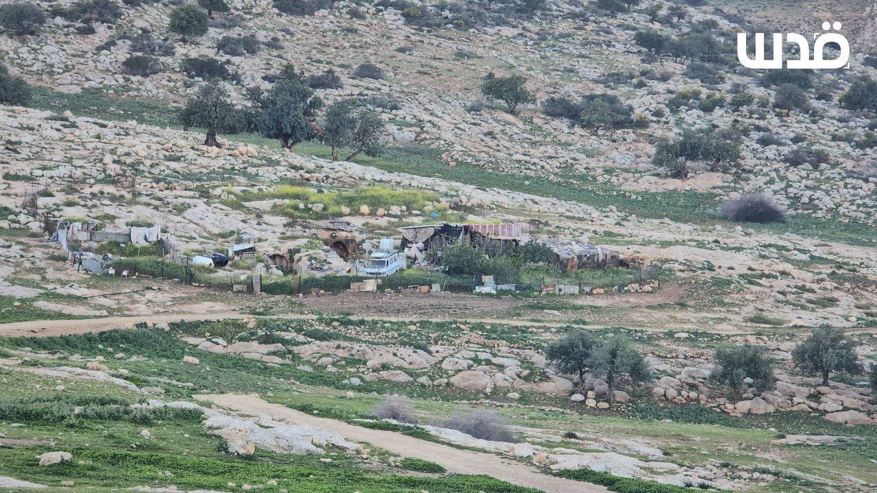 Thumbnail preview image for the video titled: Palestinians in Khirbet Yerza being forced to flee from the area due to ongoing Israeli settler attacks