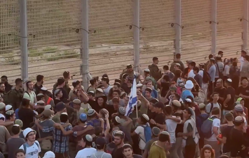 Thumbnail preview image for the video titled: Hundreds of Israeli right wing activists managed to arrive to the Gaza fence, singing genocidal songs