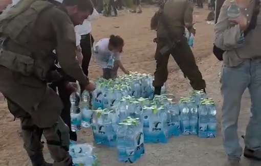 Thumbnail preview image for the video titled: Israeli army distributing bottle of water to the demonstrators of the March to resettle Gaza