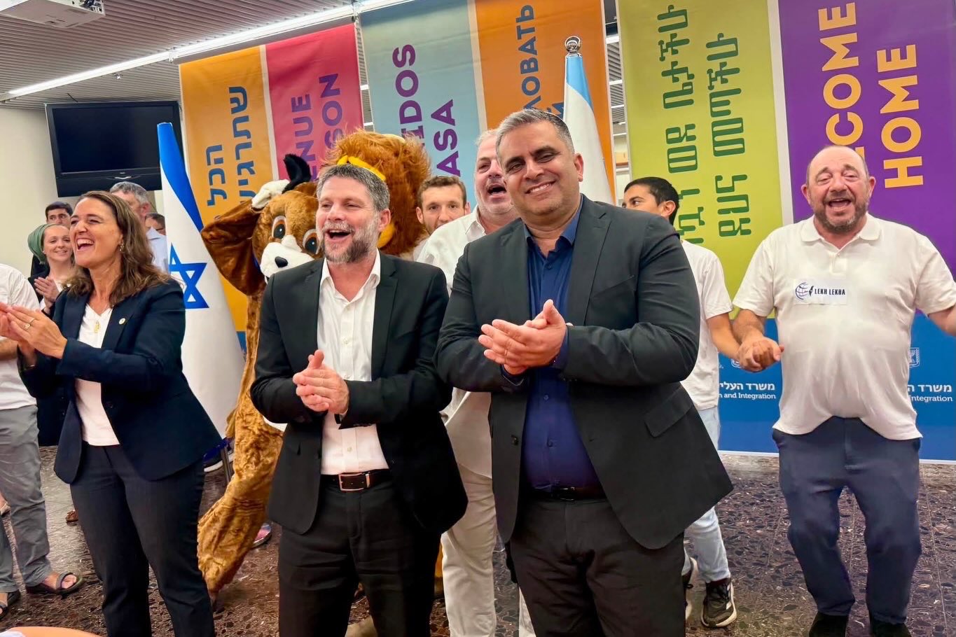 Thumbnail preview image for the video titled: Leading Israeli political figures welcome 230 new settlers from France