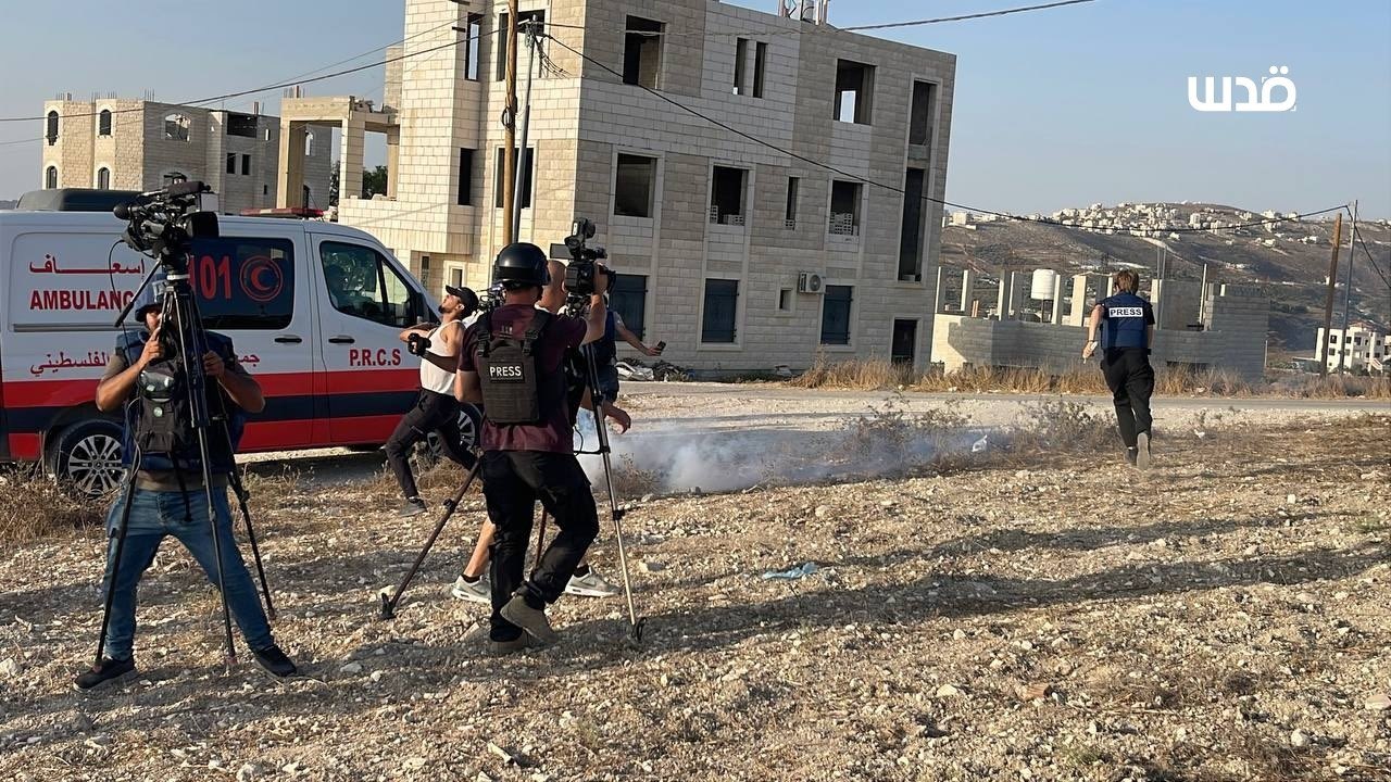 Thumbnail preview image for the video titled: Israeli forces target Palestinian journalists with tear gas bombs during their rampage on the village of Tell