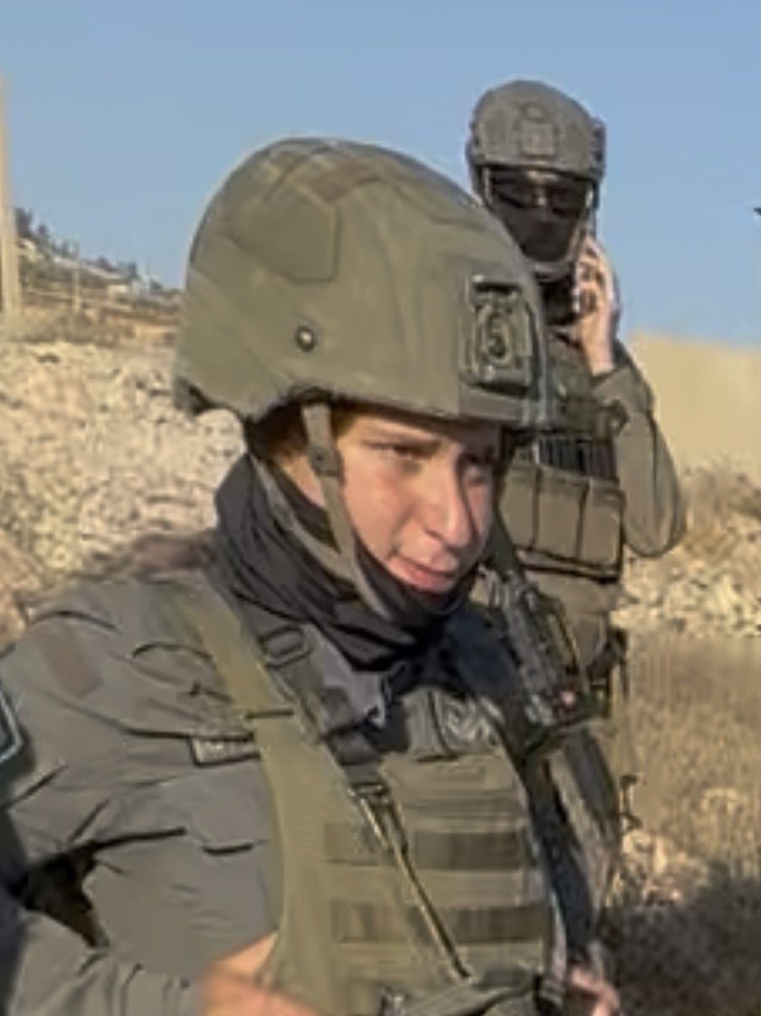 Thumbnail preview image for the video titled: Israeli soldiers having blocked access to the besieged house to activists and ambulances in Qusra