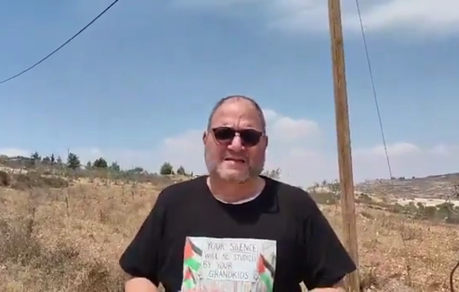 Thumbnail preview image for the video titled: Ofer Cassif used MK immunity to cross the police blockade and bring food and water to the besieged Qusra family