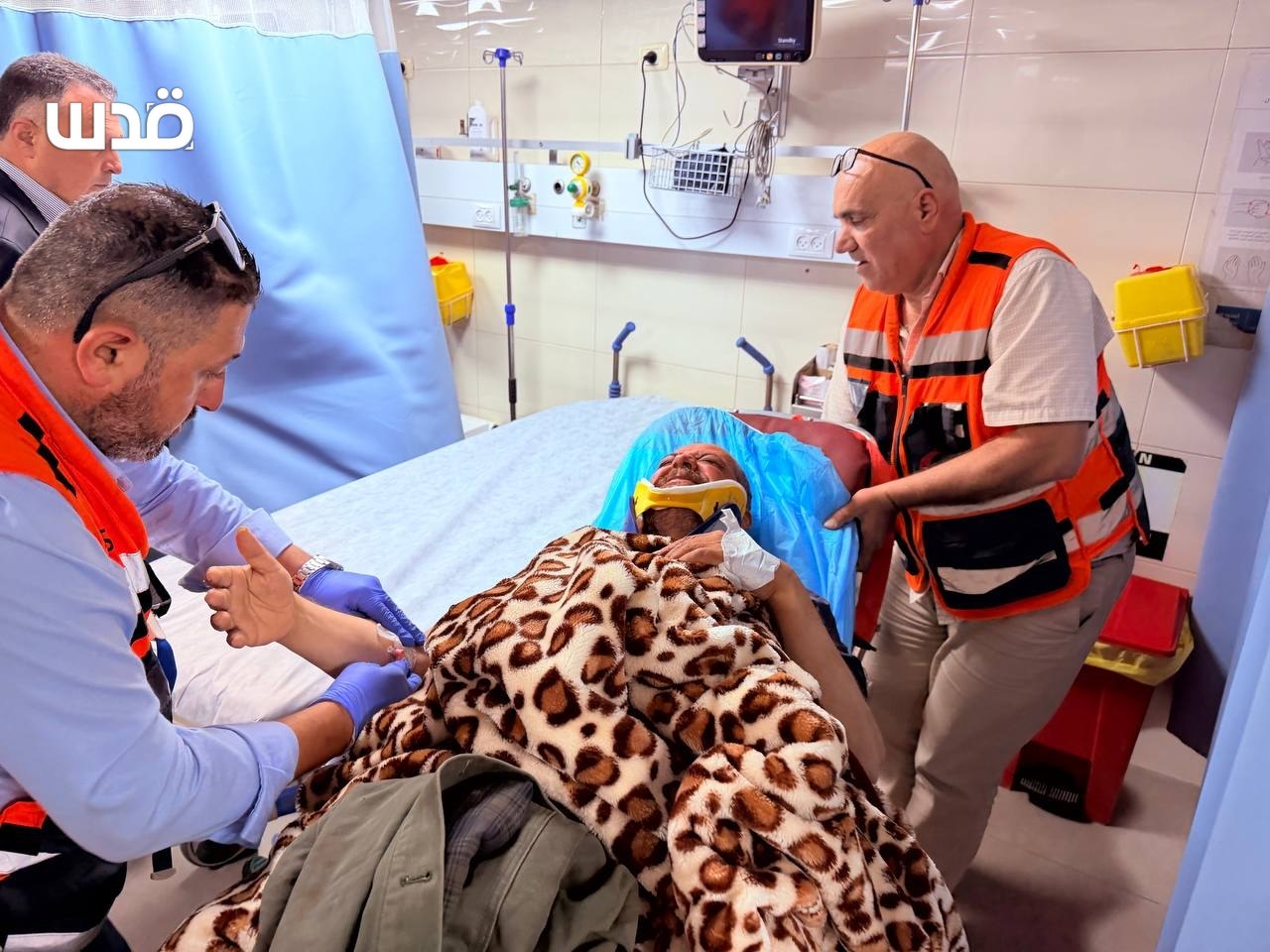 Thumbnail preview image for the video titled: Journalist Jaafar Shtayyeh injured by settlers during their attack against the olive pickers in Aqraba