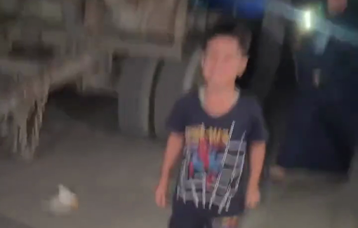 Thumbnail preview image for the video titled: Civilians rush to rescue children end elderly after Israel bombed the Sabra neighborhood