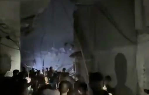 Thumbnail preview image for the video titled: People inspect destruction after Israel bombed houses in central Khan Younis