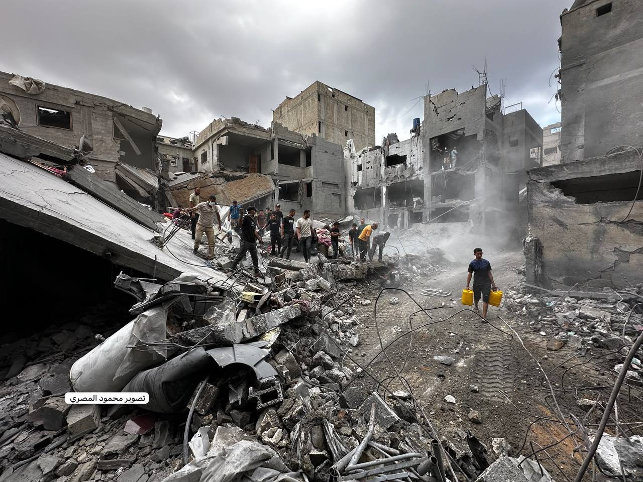 Thumbnail preview image for the video titled: Widespread destruction of houses in Khan Younis following night Israeli bombing