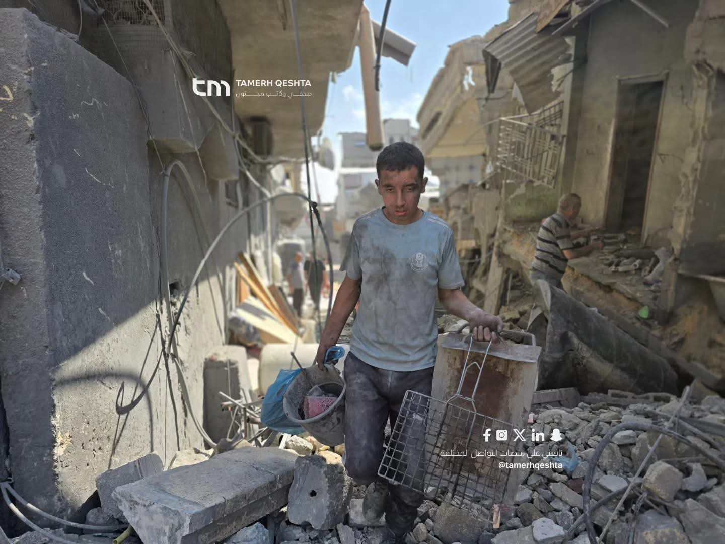 Thumbnail preview image for the video titled: Widespread destruction of houses in Khan Younis following night Israeli bombing