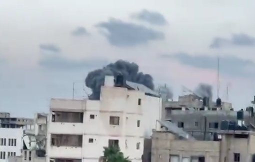 Thumbnail preview image for the video titled: Smoke plume following Israeli bombing of houses in the Shujaiya neighborhood