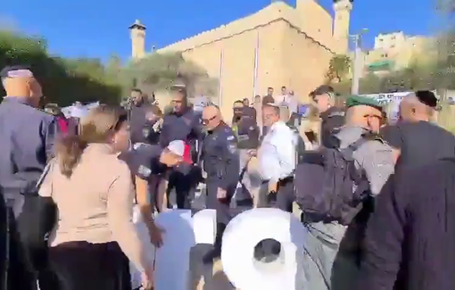 Thumbnail preview image for the video titled: Israeli Minister Ben Gvir and settlers, desecrate the surroundings of Ibrahimi Mosque